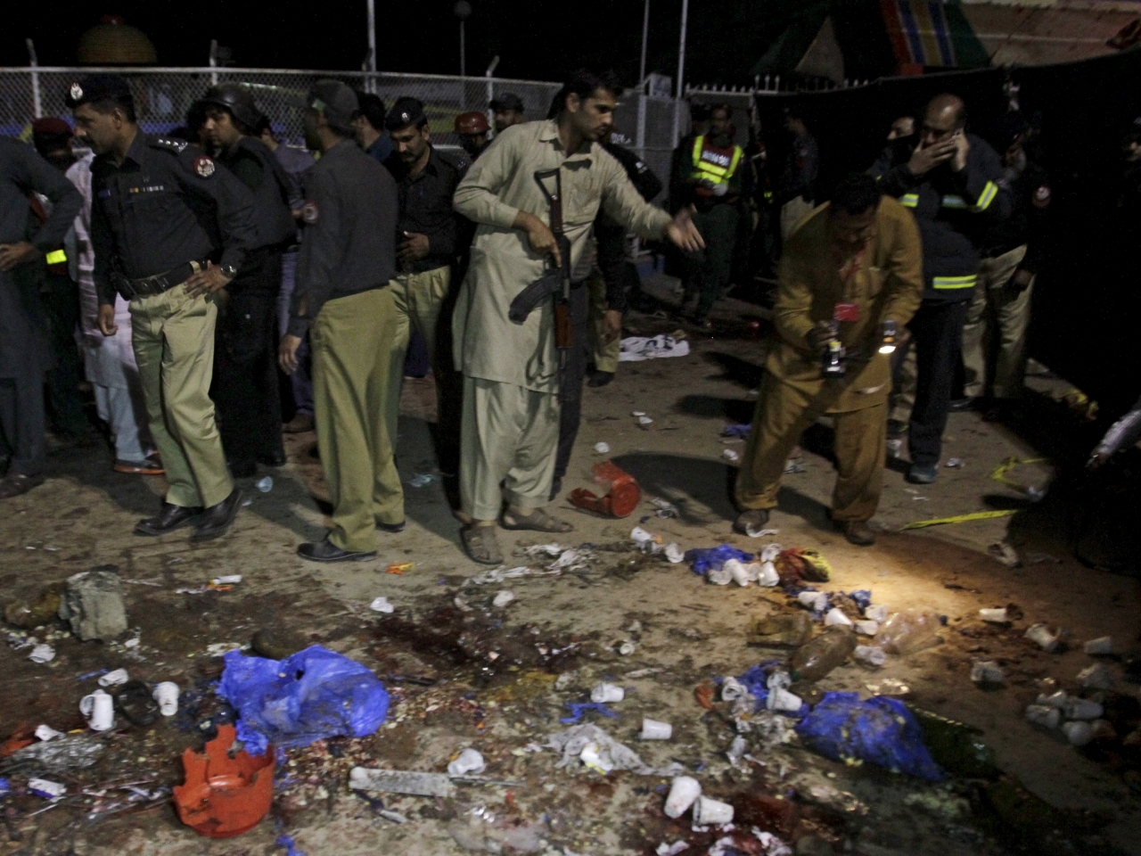 파키스탄 라호르 공원 자살 테러.jpg