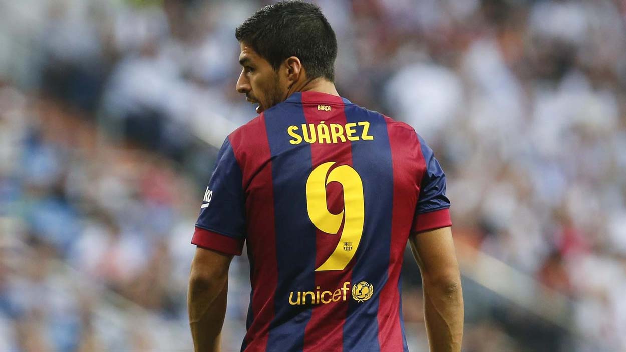 Luis-Suarez-wears-jersey-number-9-at-Barcelona.jpg